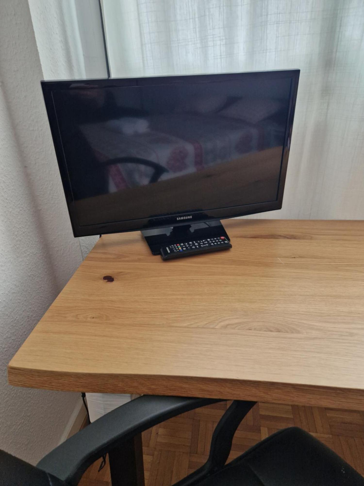 Room In Shared Apartment Женева Экстерьер фото