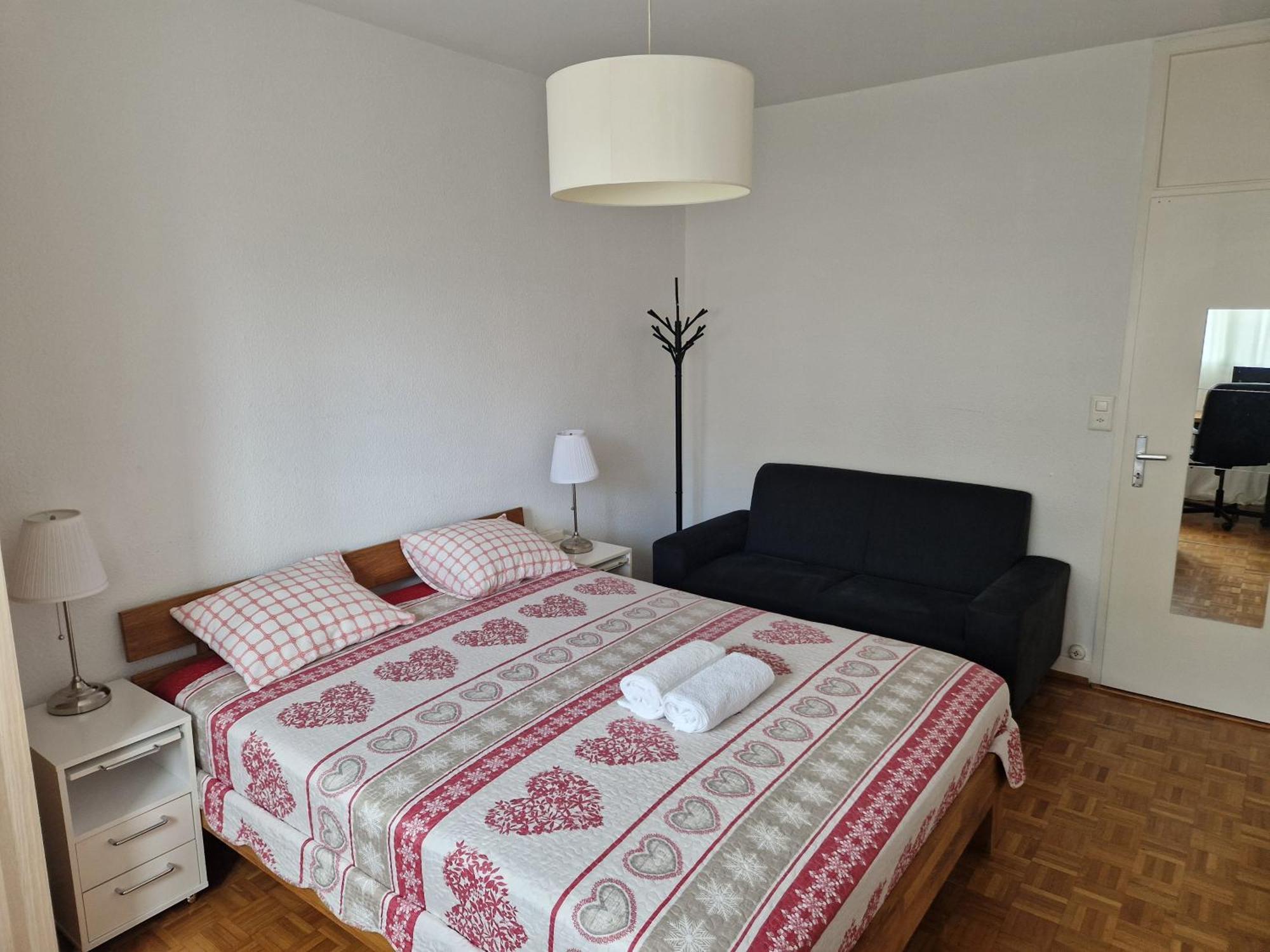 Room In Shared Apartment Женева Экстерьер фото