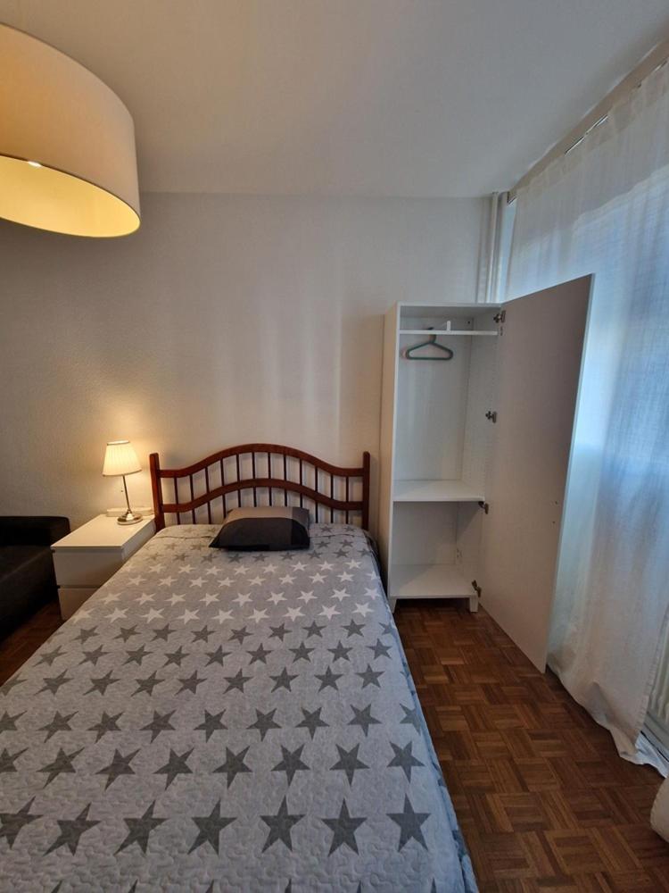 Room In Shared Apartment Женева Экстерьер фото